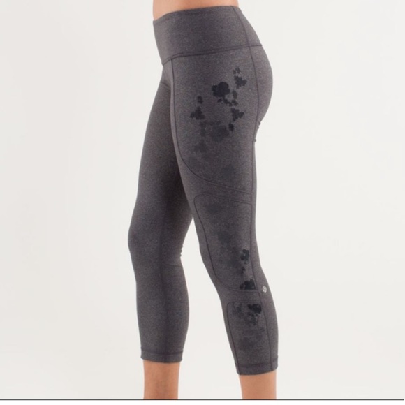 EUC* Lululemon “Hold Me Close” Crop Leggings - Picture 1 of 8